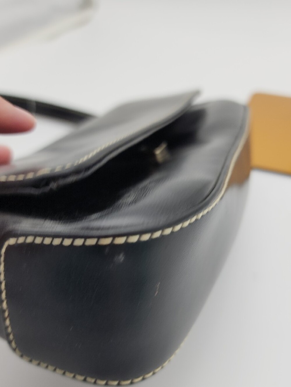 Liz Claiborne Black Leather Shoulder Bag with Contrast Stitching - Picture 10 of 13